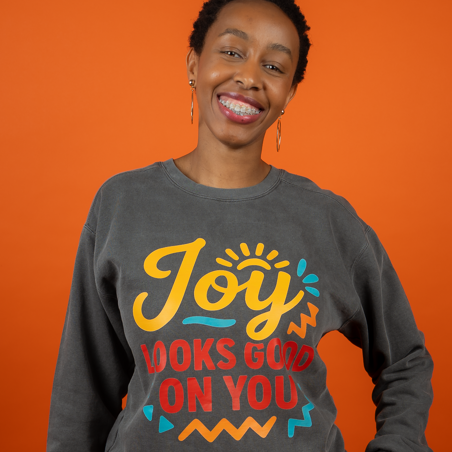 Joy Looks Good on You – Crewnecks (Pepper)