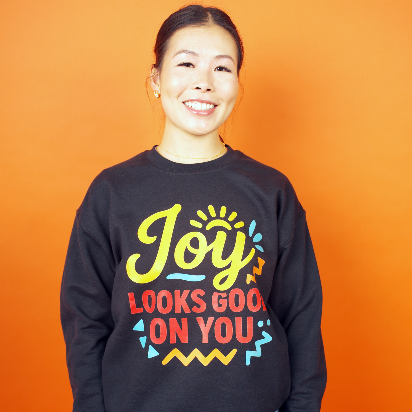 Joy Looks Good on You – Crewnecks (Black)